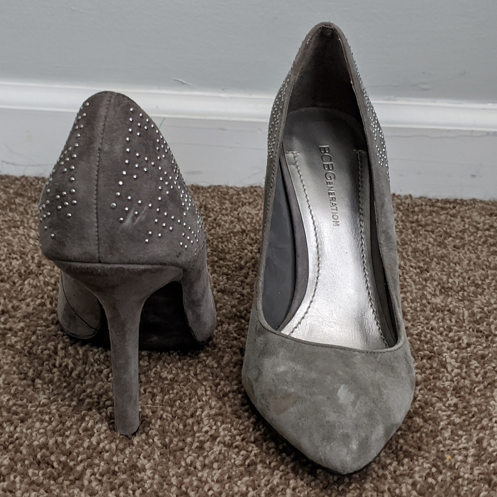 Grey suede studded pumps